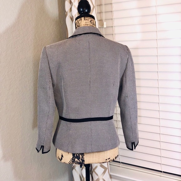 Tahari Black & White Blazer with black trim size 8 - Picture 4 of 8